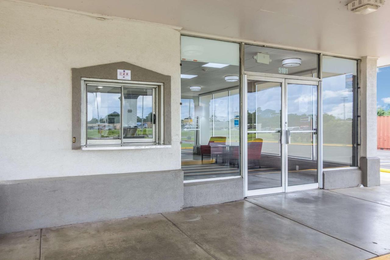 Motel 6 Groves, Tx Exterior photo